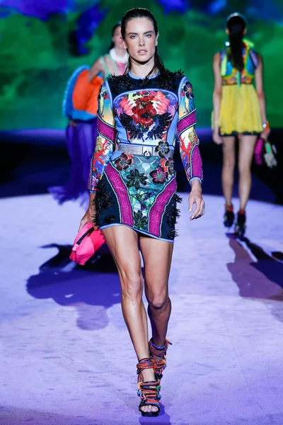 Look 32